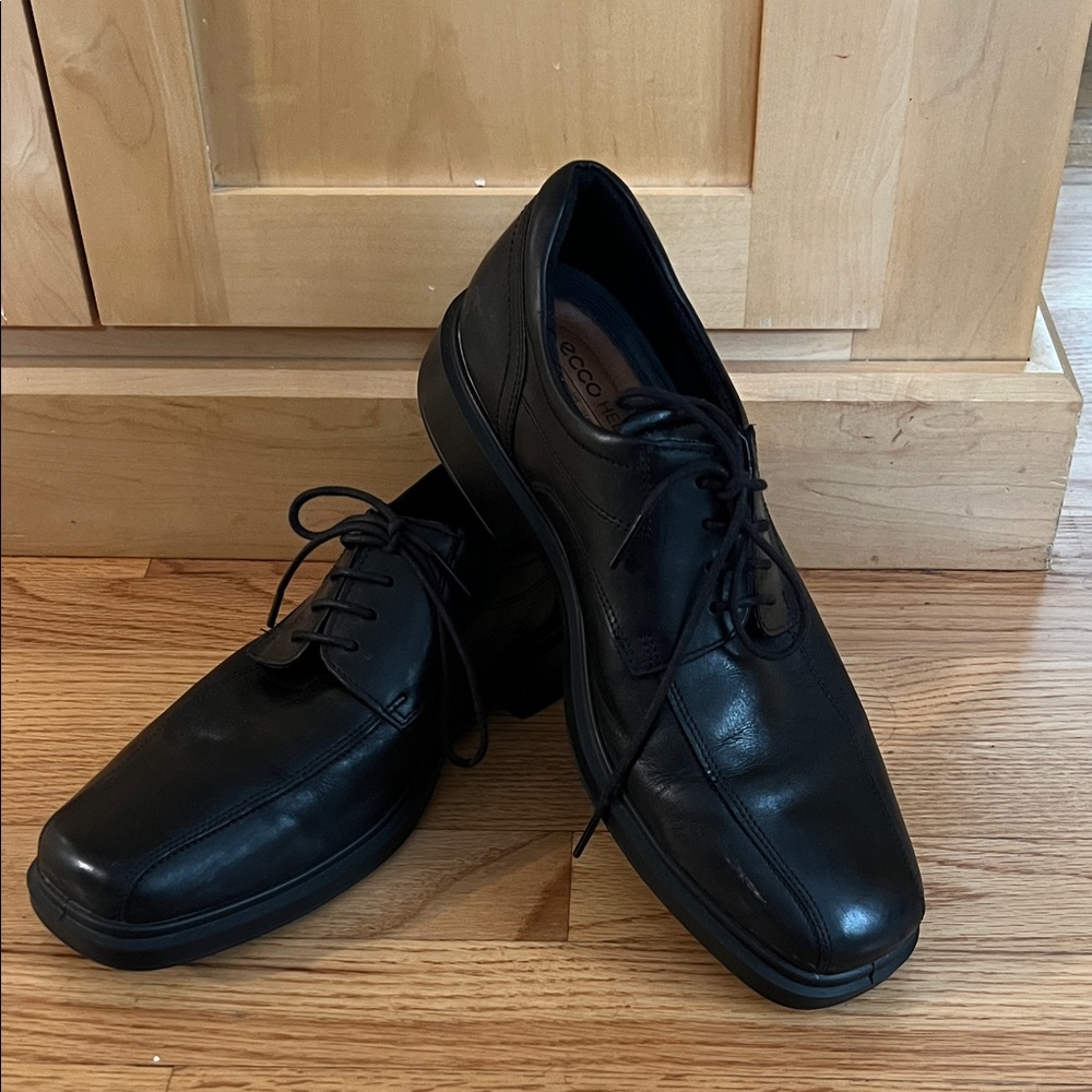 Ecco Men's Classic Black Leather Oxfords